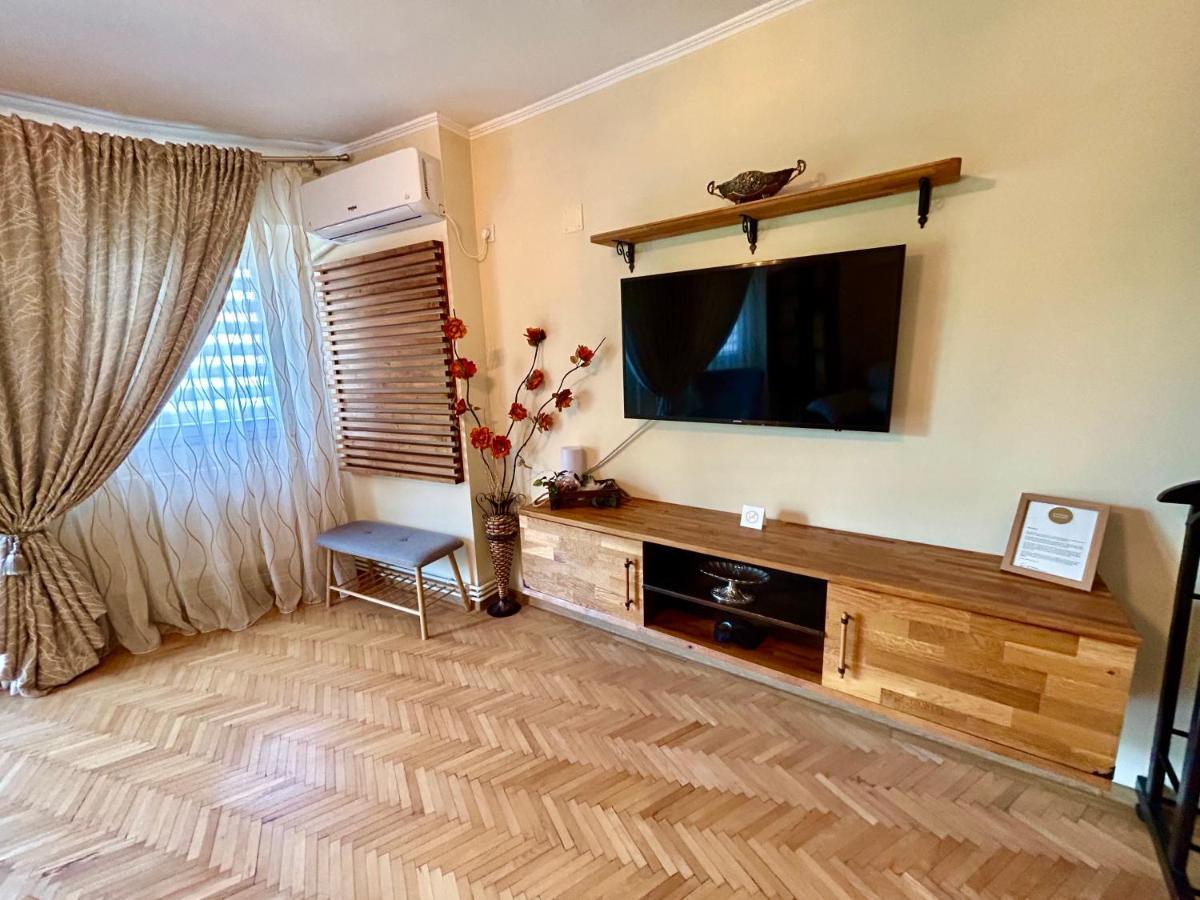 Apartment Palace Of Parliament Bucarest Esterno foto