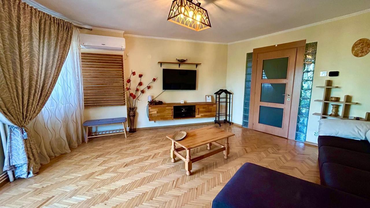 Apartment Palace Of Parliament Bucarest Esterno foto