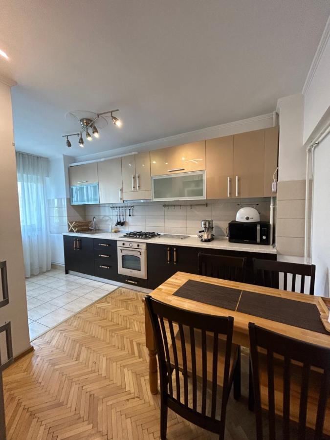 Apartment Palace Of Parliament Bucarest Esterno foto
