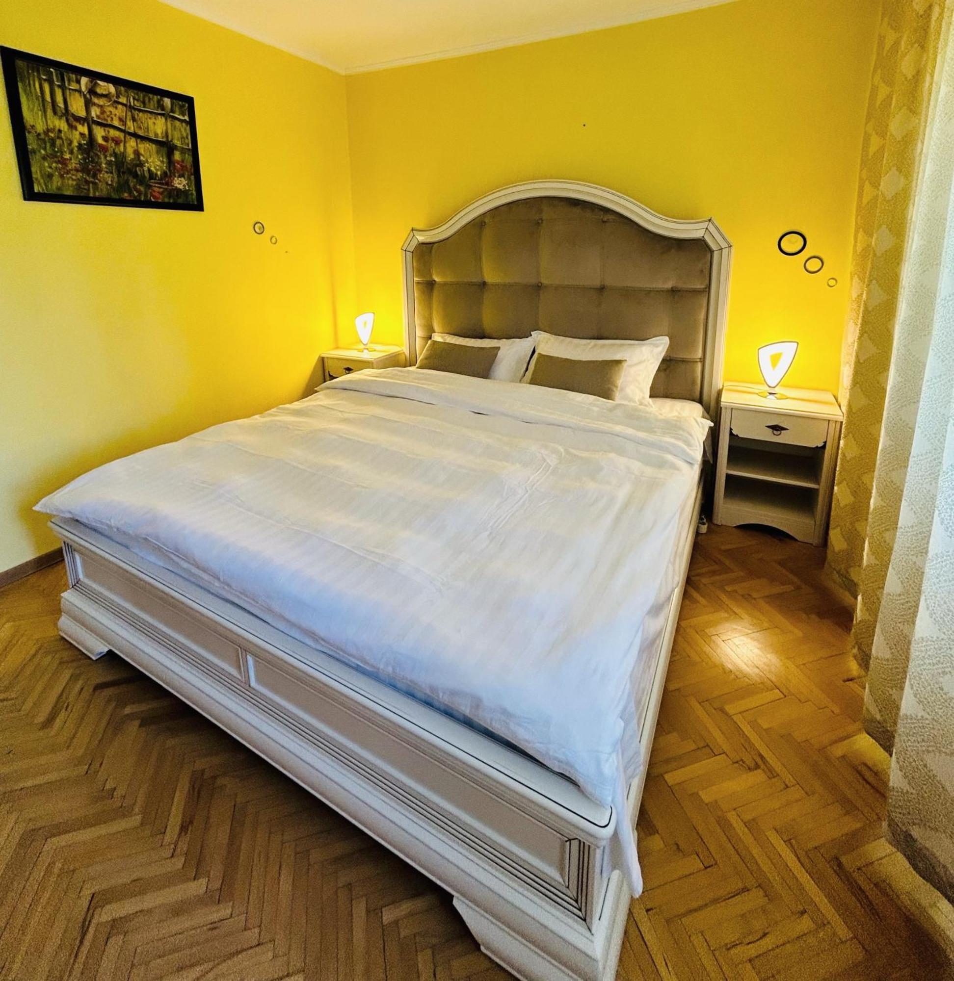 Apartment Palace Of Parliament Bucarest Esterno foto